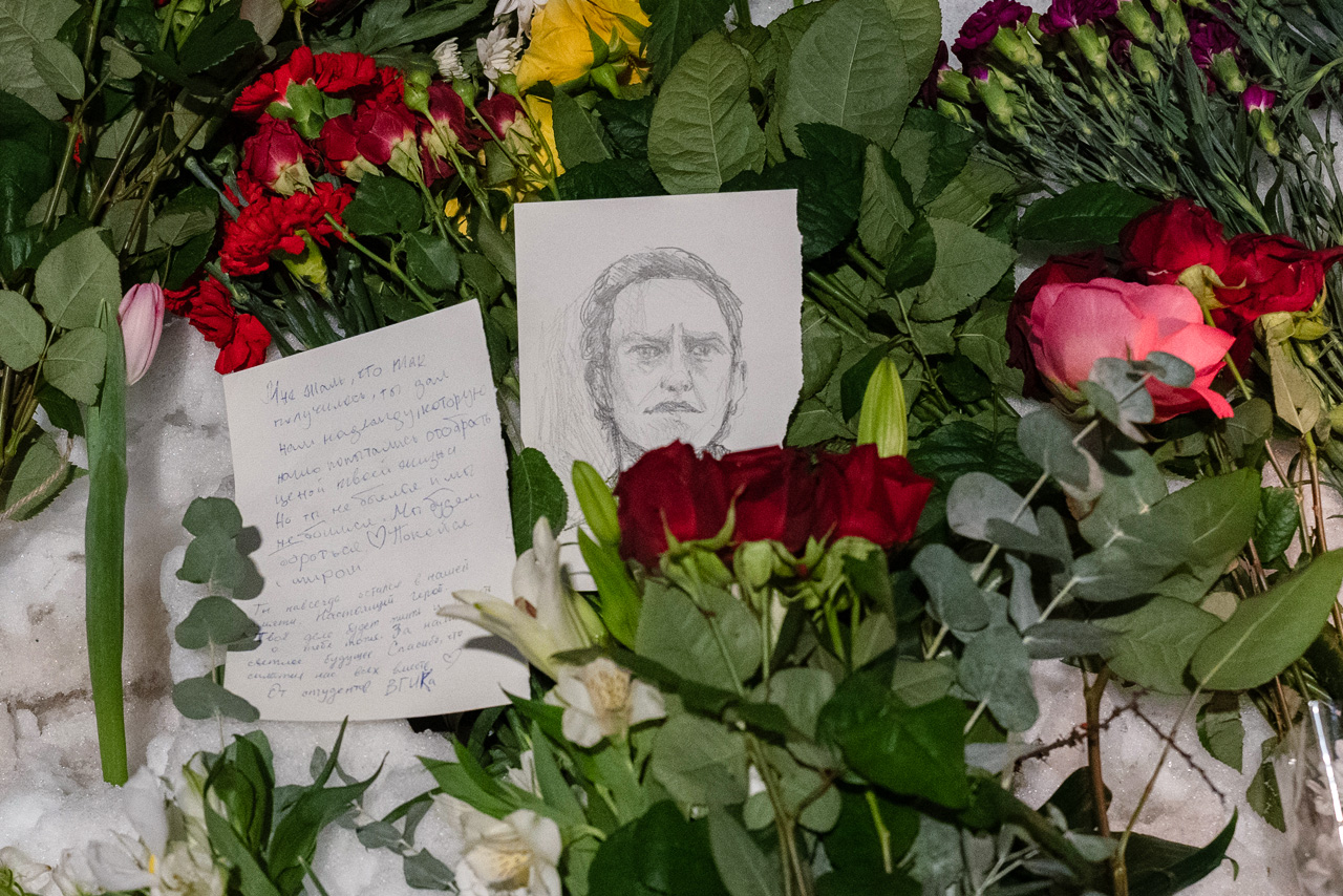 Стихийный мемориал у Борисовского кладбища в Москве, 1 марта 2024 года / Фото: Ксения Максимова, «Холод»