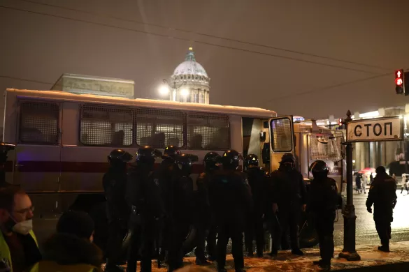 Полицейские напротив Исаакиевского собора, Санкт-Петербург, 2 января 2021 года / Фото: Давид Френкель, «Медиазона»