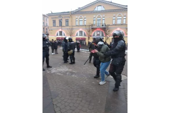 Задержанный в Петербурге, которому разбили голову, 31 января 2021 года / Фото: Катерина Дементьева для «Медузы»
