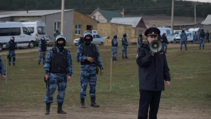 Масові обшуки у будинках кримських татар, Сімферопольський район, 27 березня 2019 року / Фото: «Кримська солідарність».