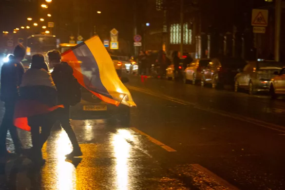 A protestor with a Russian flag after the rally ended / Photo: Dan Storyev