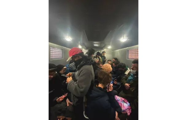 Crowded police vans / Photos provided by detainees