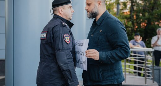 Repression against supporters of the war