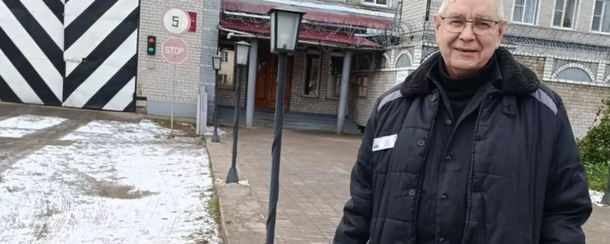 Отец директора ФБК Ивана Жданова вышел из колонии