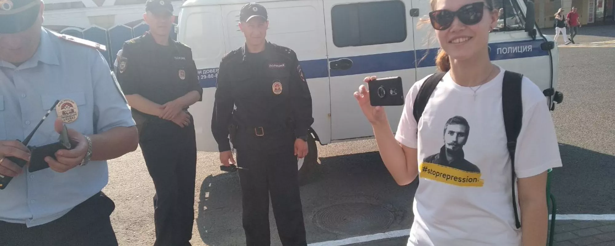 В Саранске задержали зрителей матча в футболках с преследуемыми активистами «Открытой России»