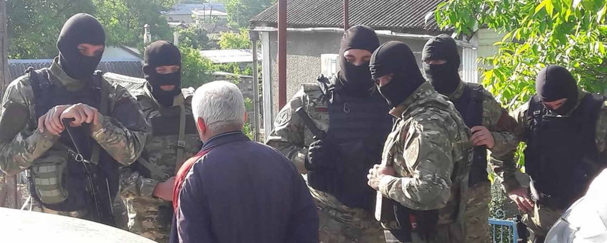 В Бахчисарае задержали двоих крымских татар по обвинению в участии в «Хизб ут-Тахрир»