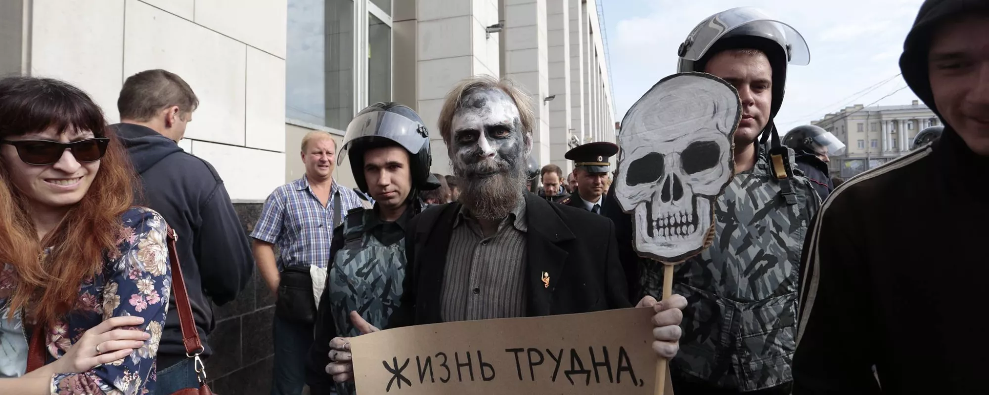 Участника «Партии мертвых» оштрафовали за акцию против пенсионной реформы в Петербурге