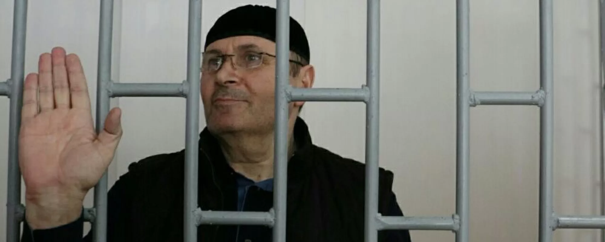 Суд отклонил жалобу на продление ареста главы чеченского «Мемориала»