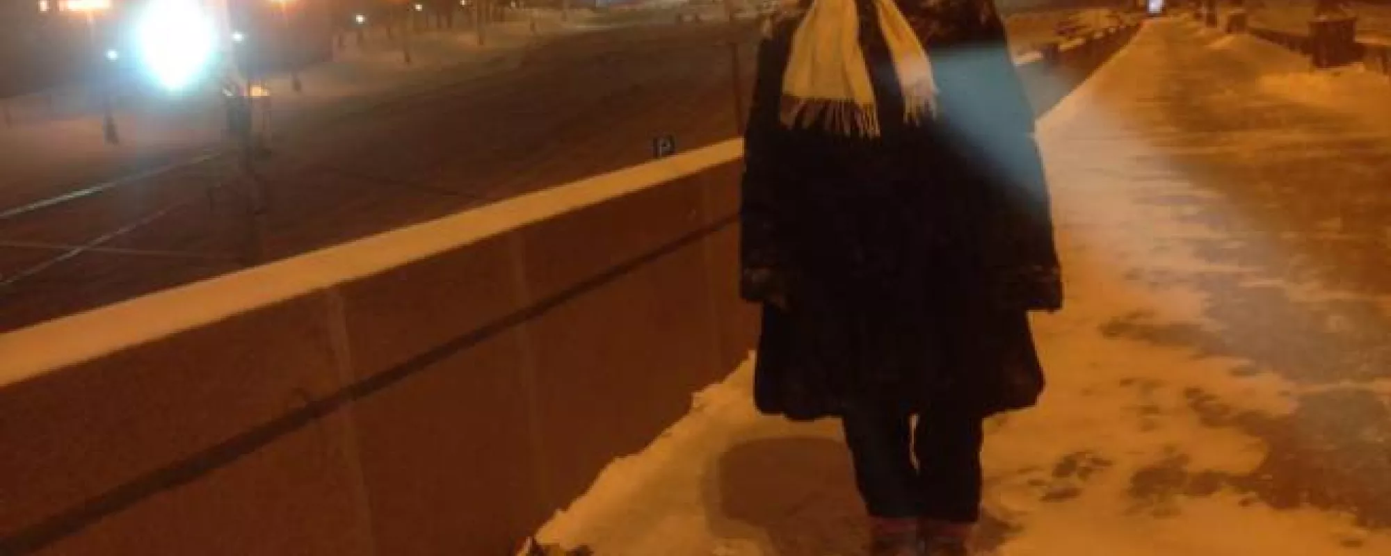 У мемориала Бориса Немцова вновь произошло задержание, мемориал вновь разорен
