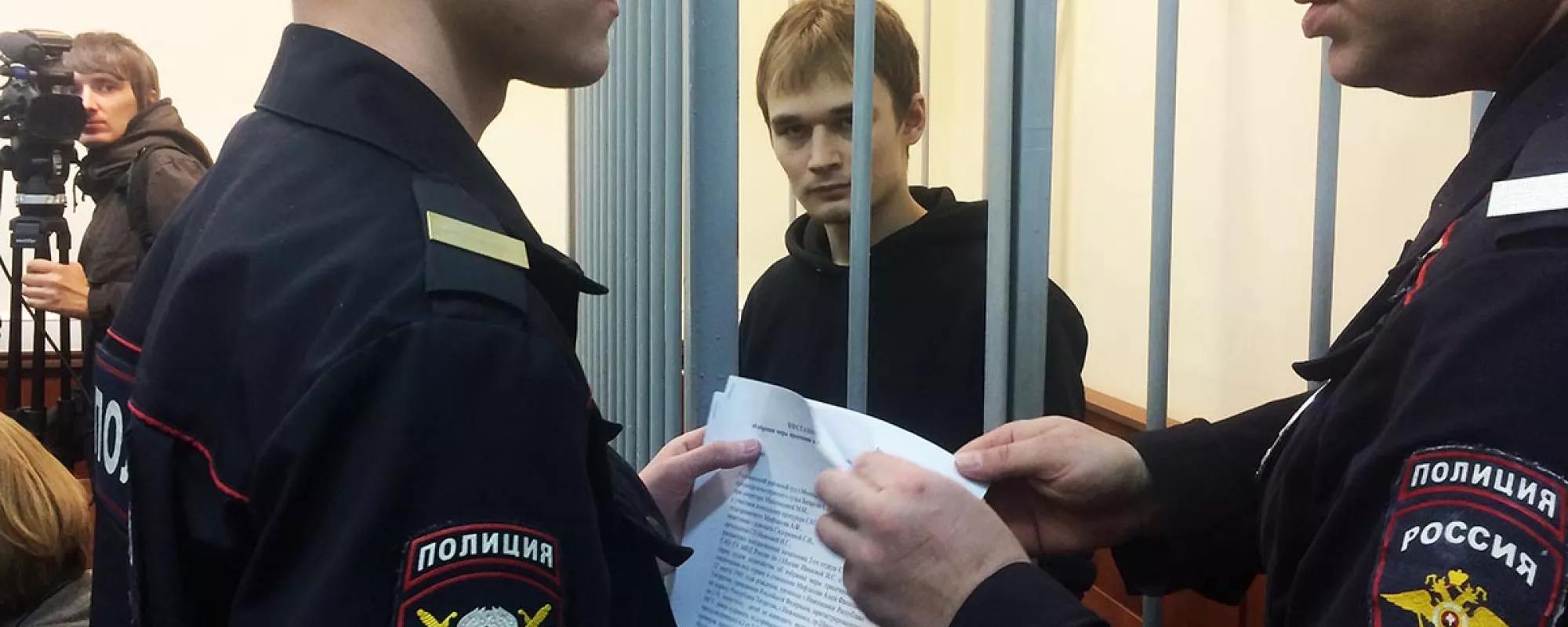 В чем обвиняют Мифтахова: дело о разбитом окне. Хронология