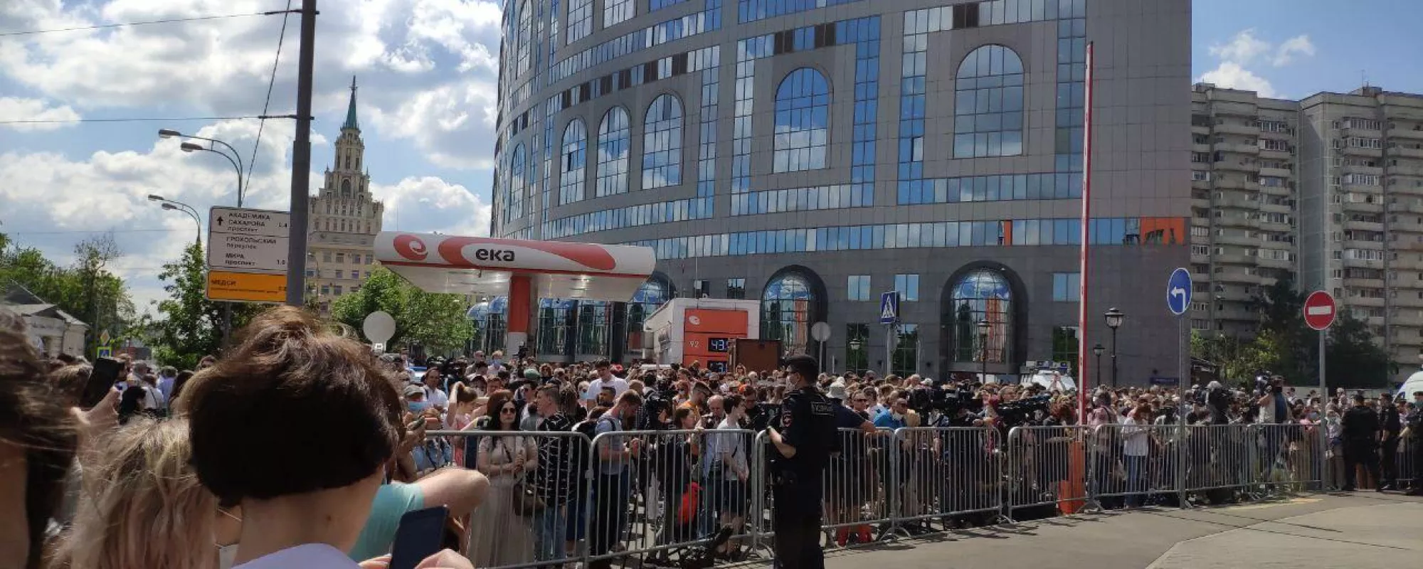 Приговор по делу «Седьмой студии». Задержания возле суда. Онлайн