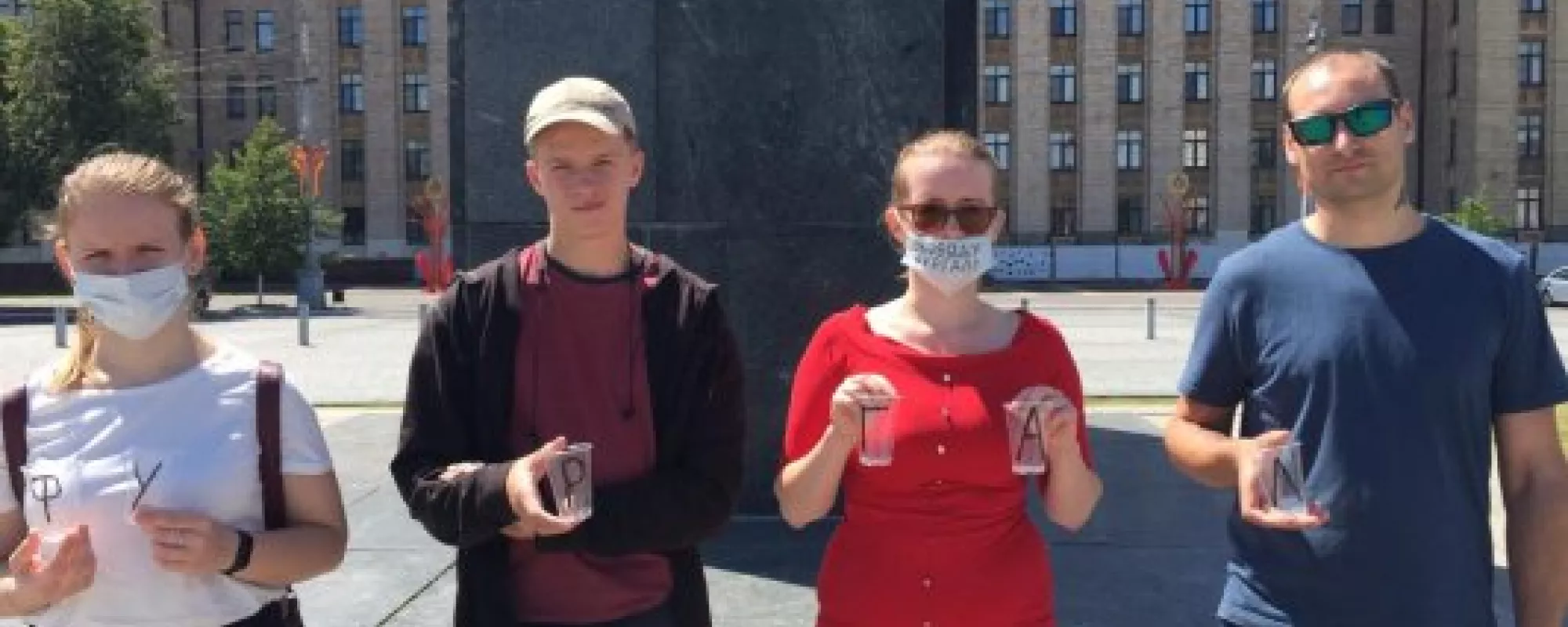 В Воронеже активистку оштрафовали на 15 тысяч рублей за фото с пластиковыми стаканами