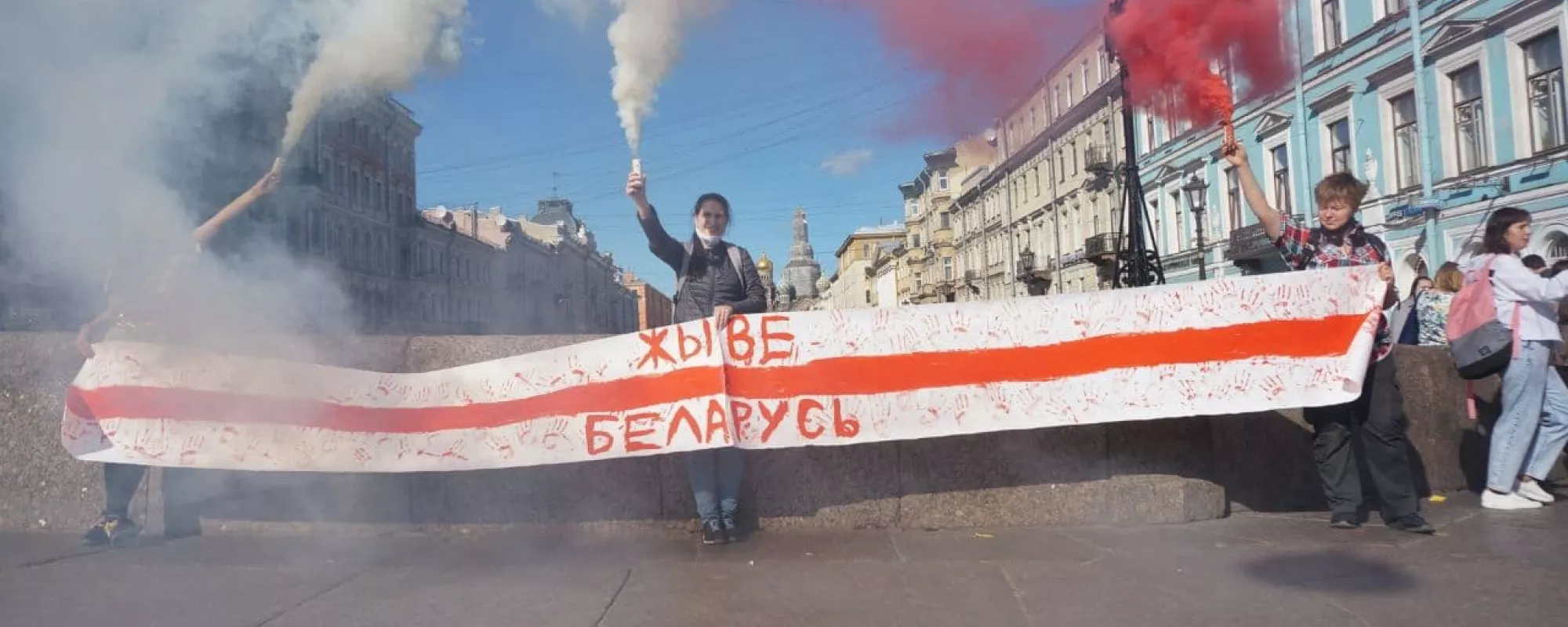 В Петербурге суд оставил в силе штрафы участницам акции в поддержку протестующих в Беларуси