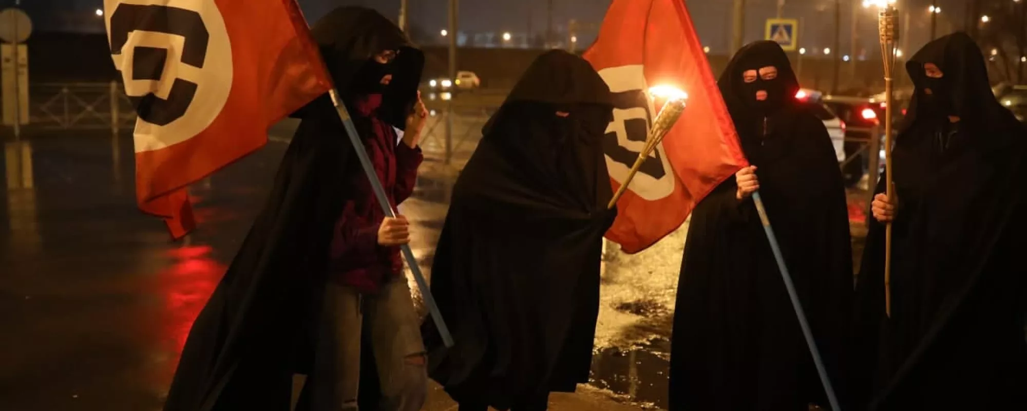 В Петербурге задержали четырех активистов «Весны», проводивших факельное шествие в защиту твиттера