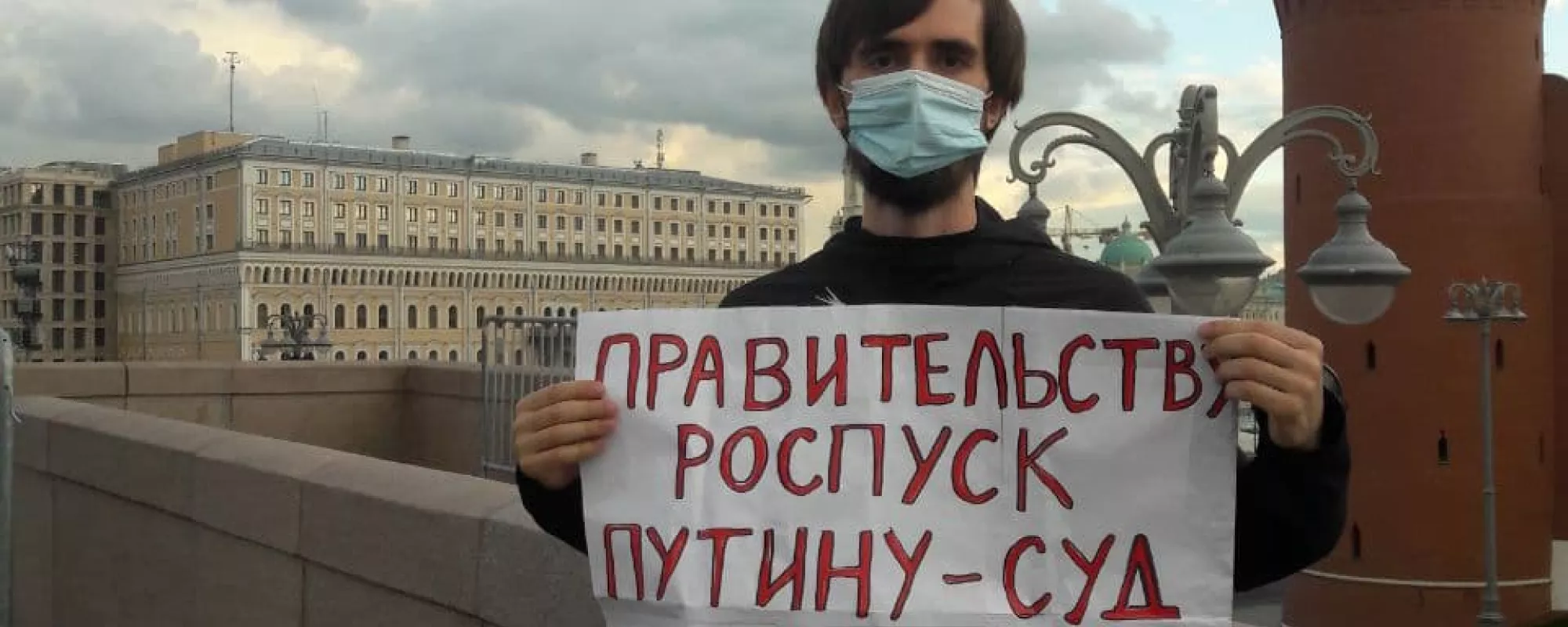 В Москве у мемориала Борису Немцову задержали участника одиночного пикета