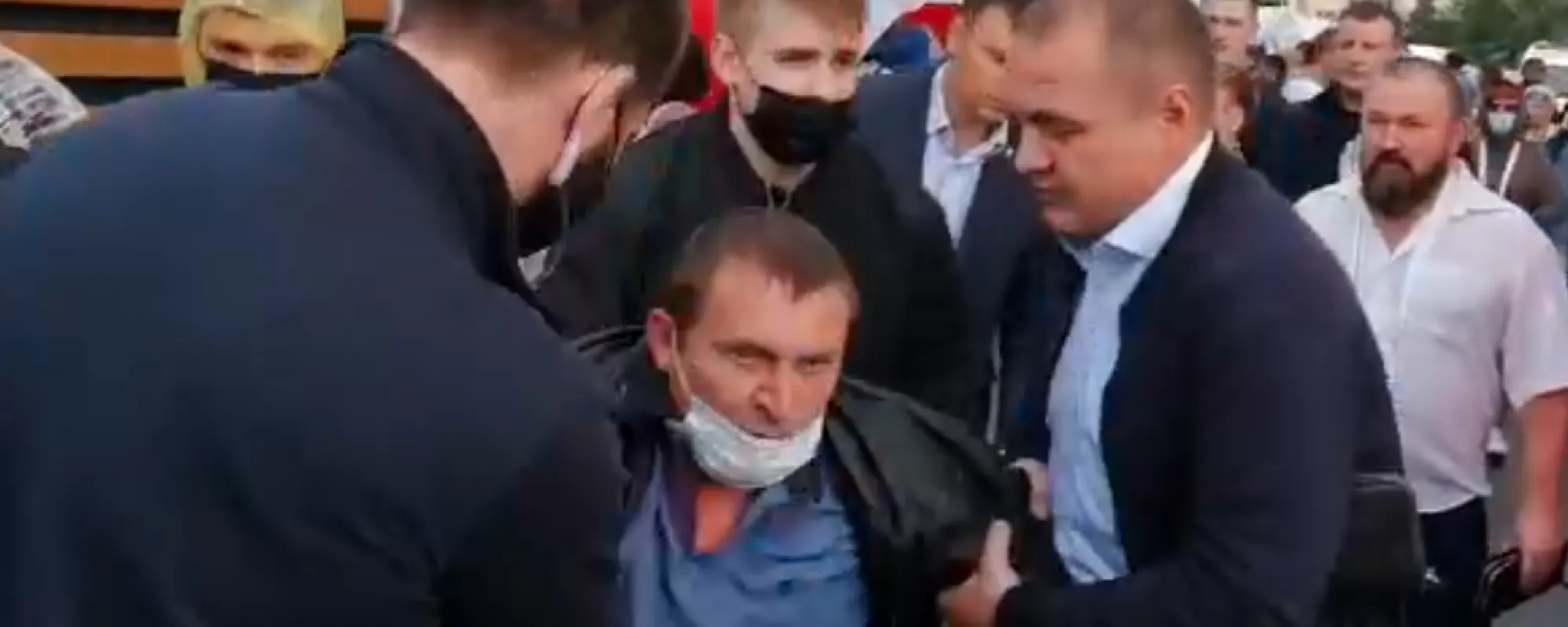 КПРФ: на акции за отставку мэра Новосибирска на глазах у полиции избили двоих общественников