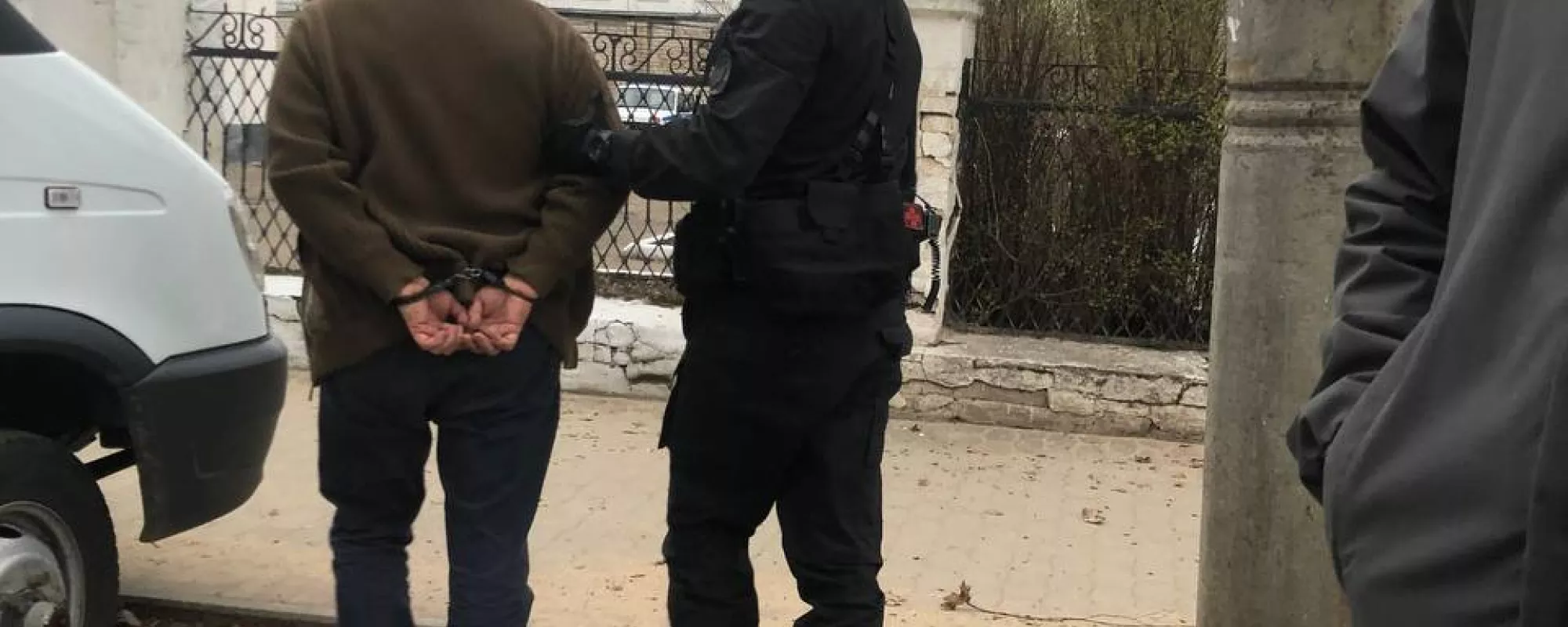 К председателю вологодского «Яблока» пришли с обыском, его в наручниках увезли на допрос