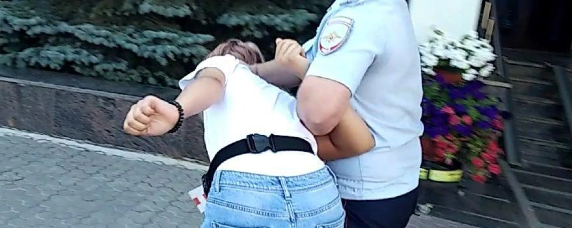В Саратове задержали сторонницу Навального за пикет против повышения цен на проезд
