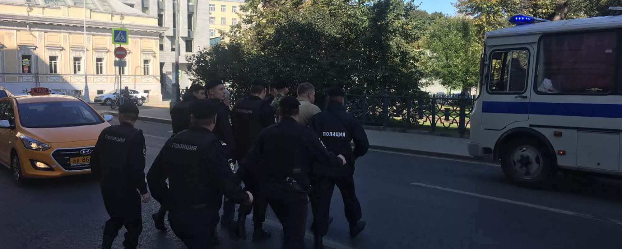 Задержания на шествии «Антикапитализм 2017» в Москве