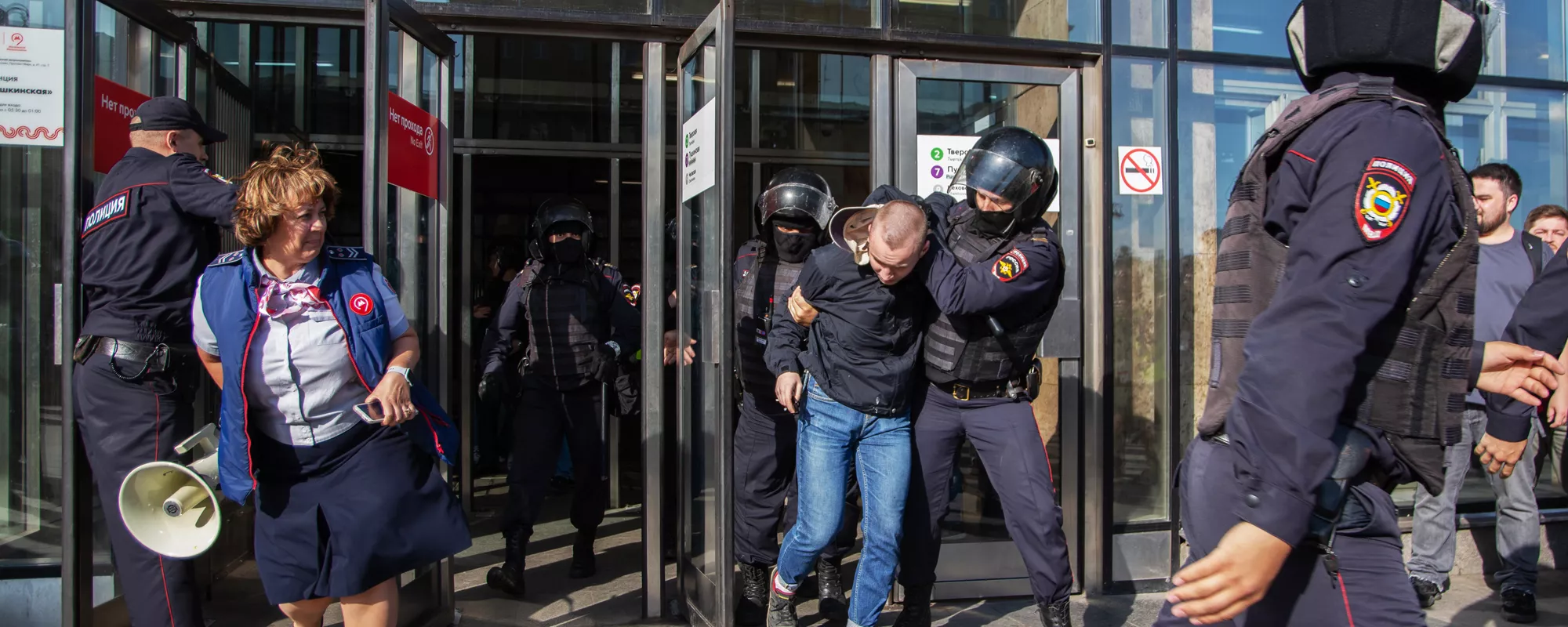 Задержания 3 августа: в какие ОВД привозили и сколько оставили на ночь