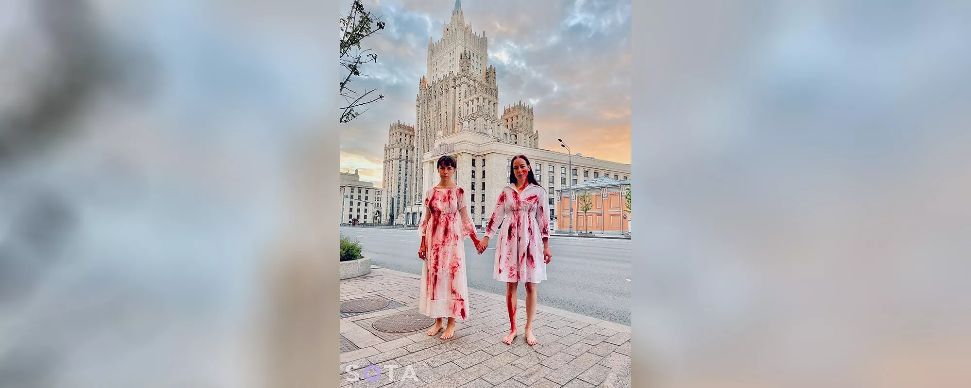 «Ужас и маразм»: задержания, семь суток ареста и три протокола за «кровавые» платья