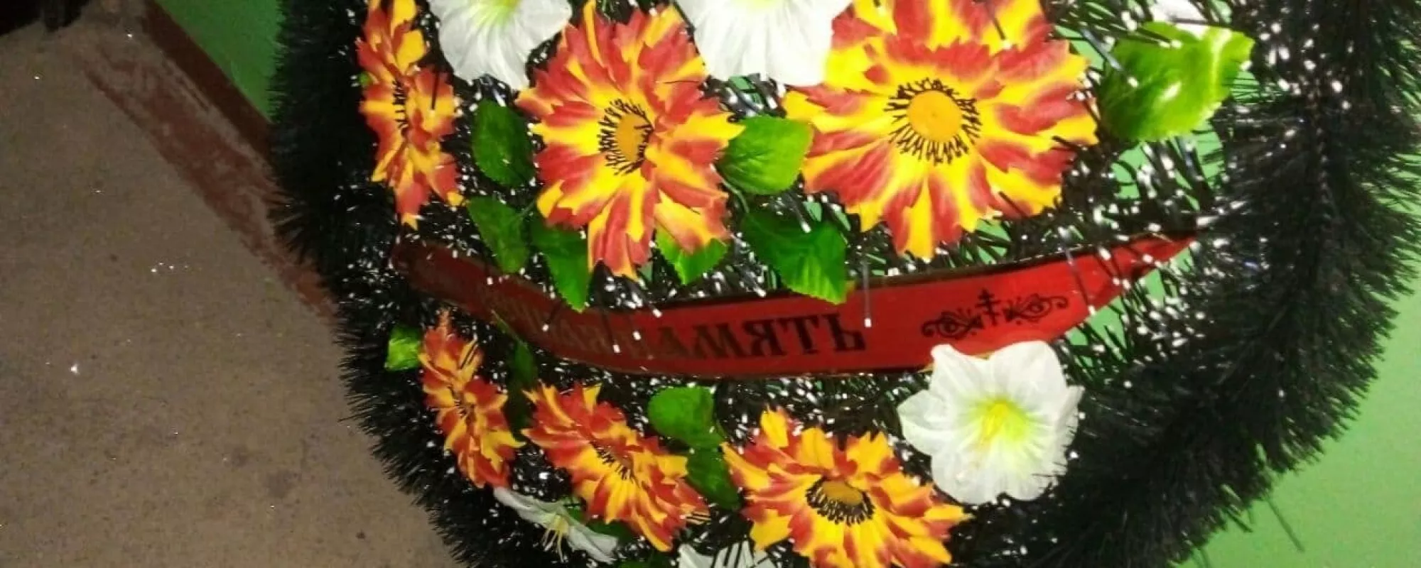 Вологодскому нацболу неизвестные подкинули под дверь погребальный венок