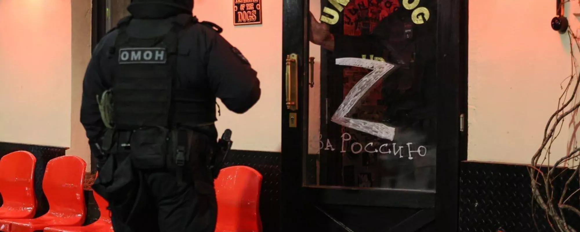 “Z-for Russia”: Moscow authorities raid hip pubs and a cultural centre