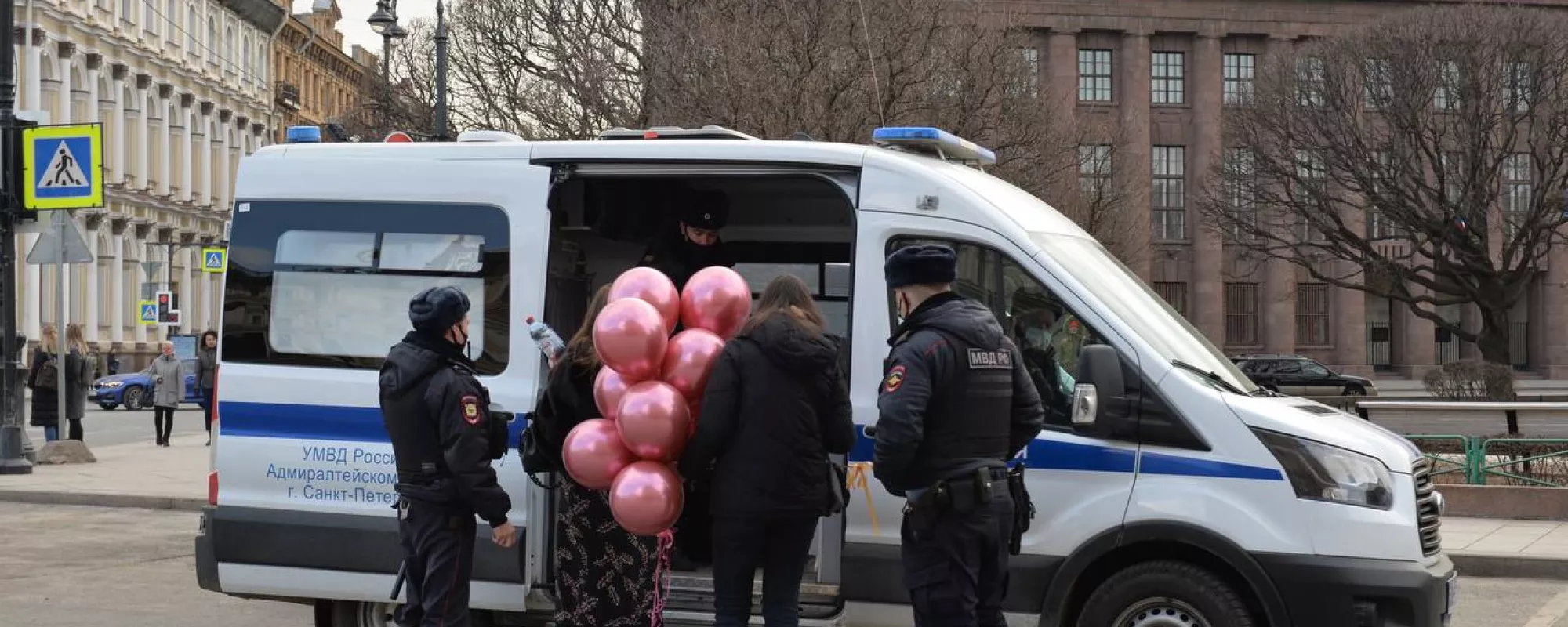 В Петербурге задержали участниц «гендер-пати», которая проходила на месте акции протеста