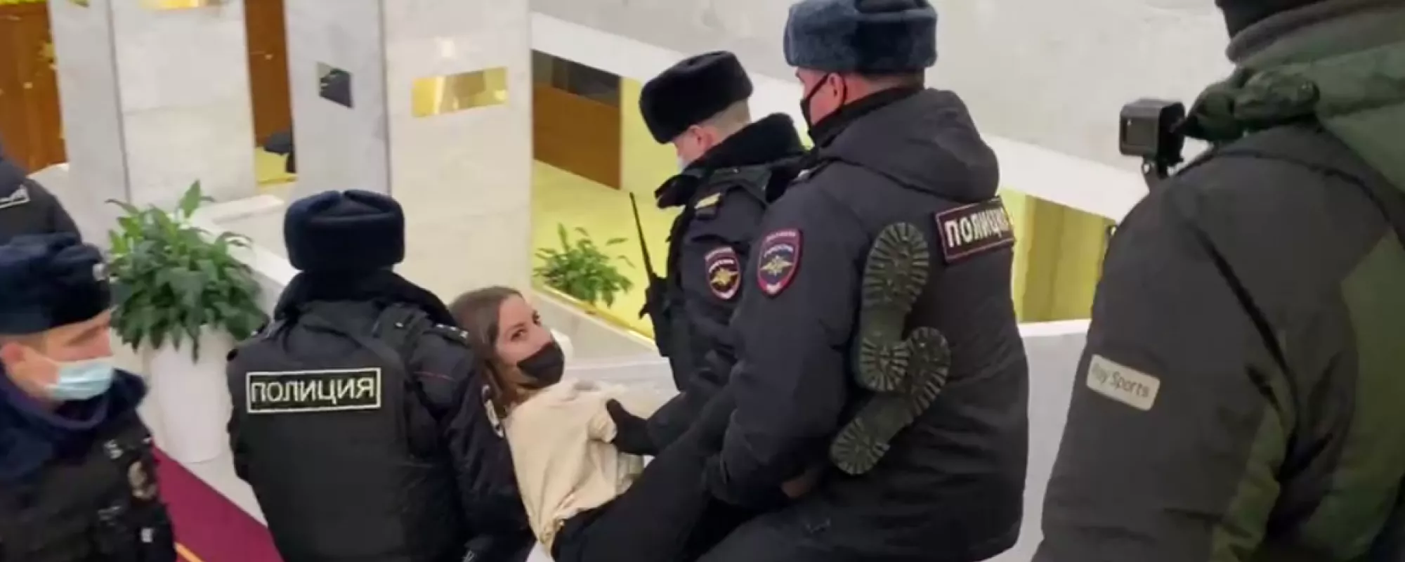 В Москве на форум «Объединенных демократов» пришла полиция. Начались задержания
