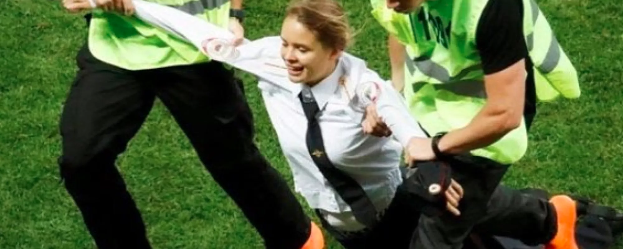 В Москве полиция задержала участницу Pussy Riot Веронику Никульшину возле дома