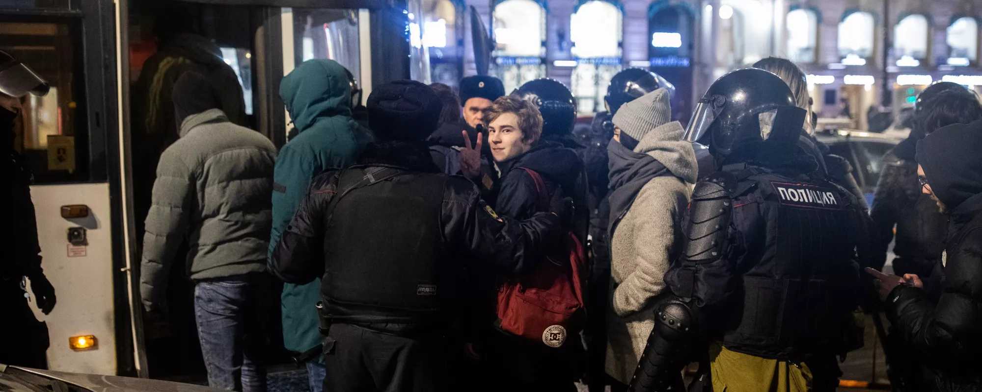 В Петербурге массово прекращают дела участников акций по статье 20.2.2. Что произошло?