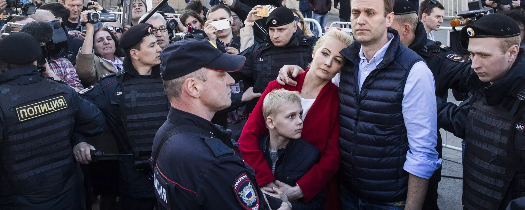 Политик Алексей Навальный заявил о слежке за ним и его супругой
