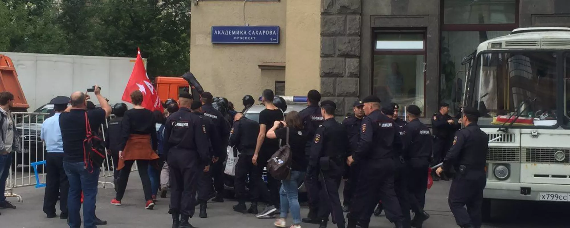 На митинге за свободный интернет задержали 11 человек из колонны в поддержку Али Феруза