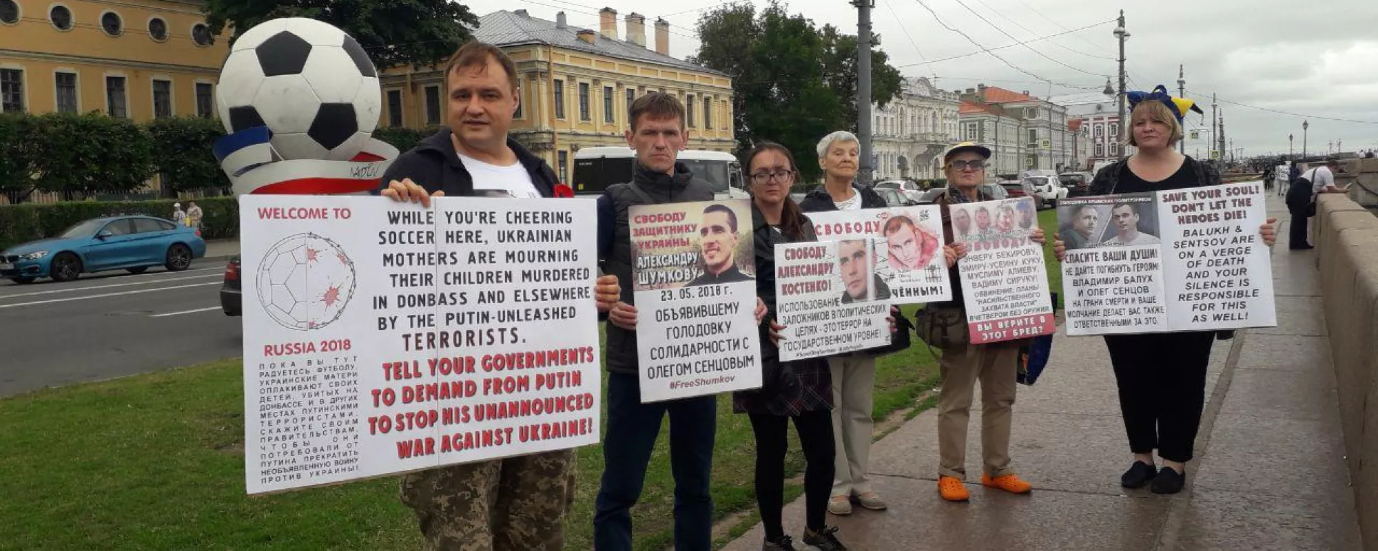 В Петербурге полиция задержала активистов во время пикета в поддержку Олега Сенцова
