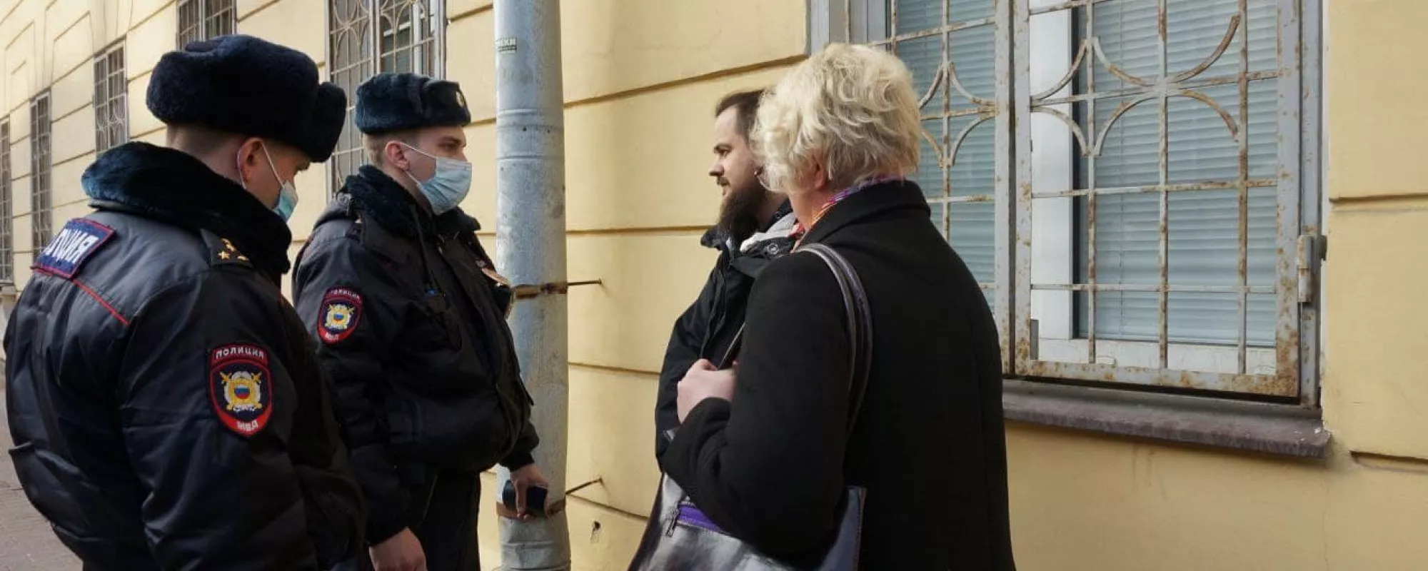 В Петербурге полицейские на выходе из спецприемника повторно задержали белоруса из-за видеообращения