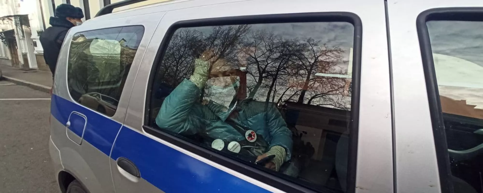 В Москве задержали женщину, протестовавшую против застройки. На стройке к активистам применили силу