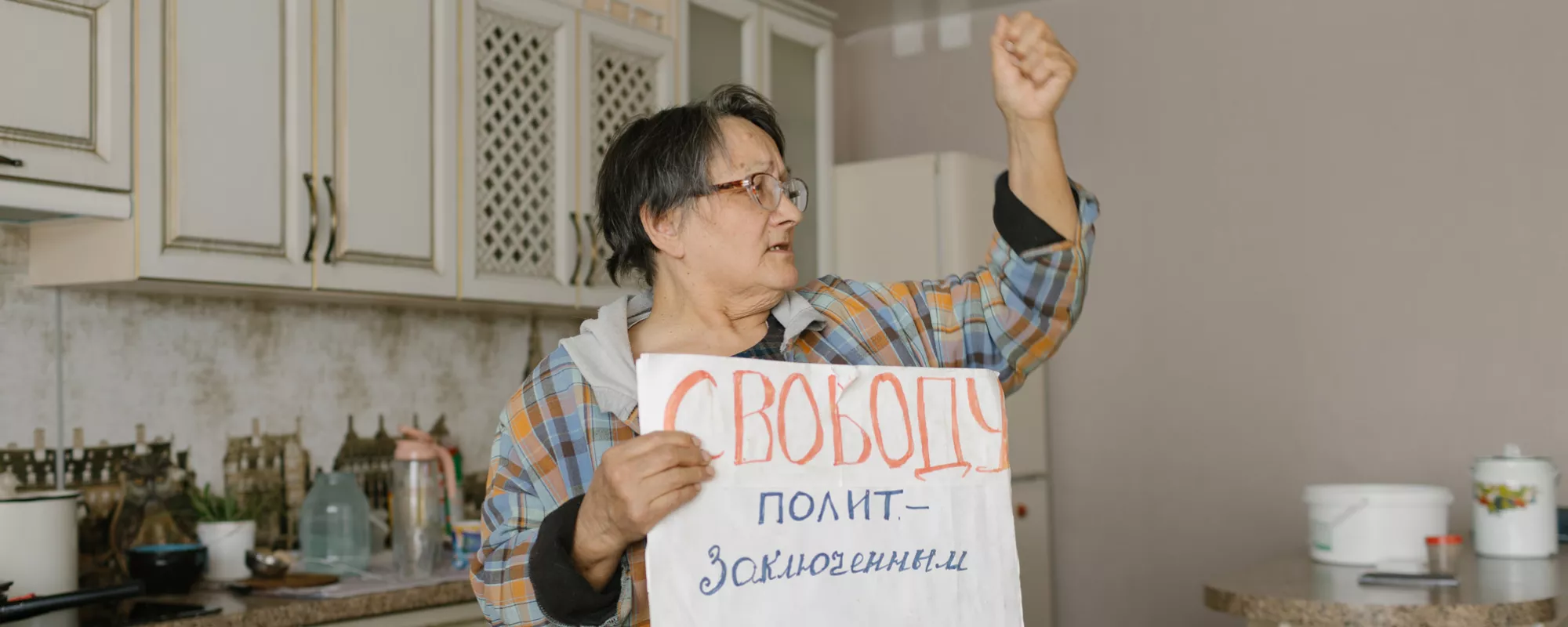 «Піду нацистів бити». Как живет семья протестных фермеров из покинутой деревни, пока их соседи-украинцы идут на войну
