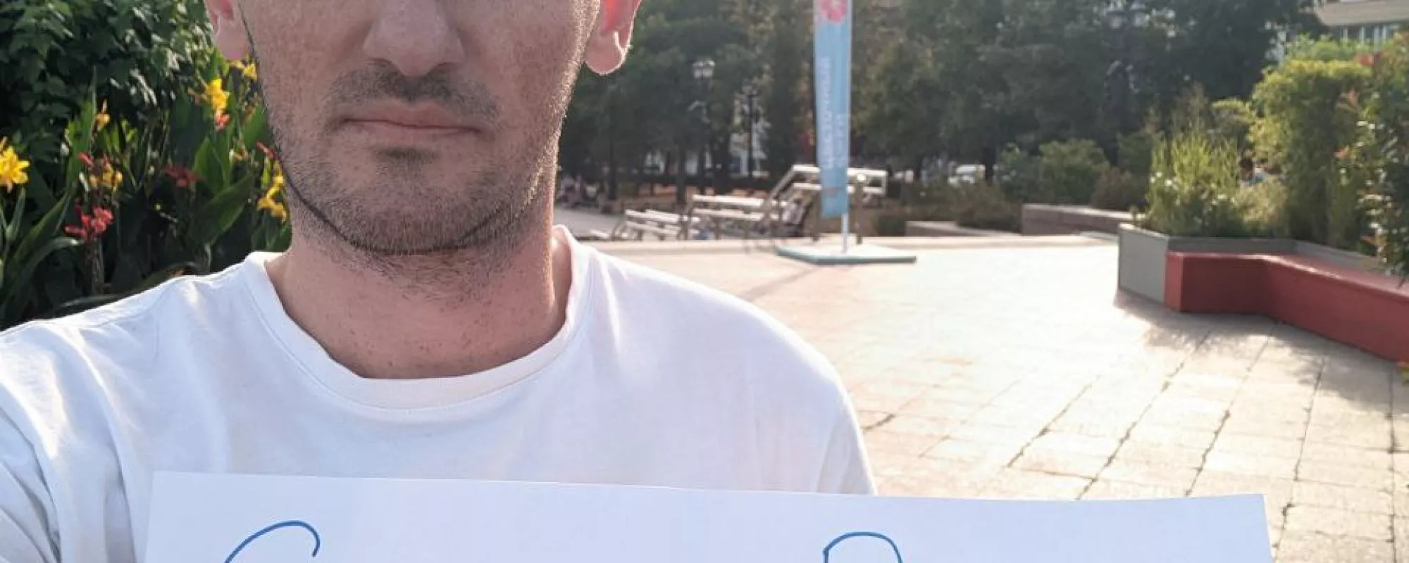 В Москве задержали участника пикета в поддержку Евгения Ройзмана