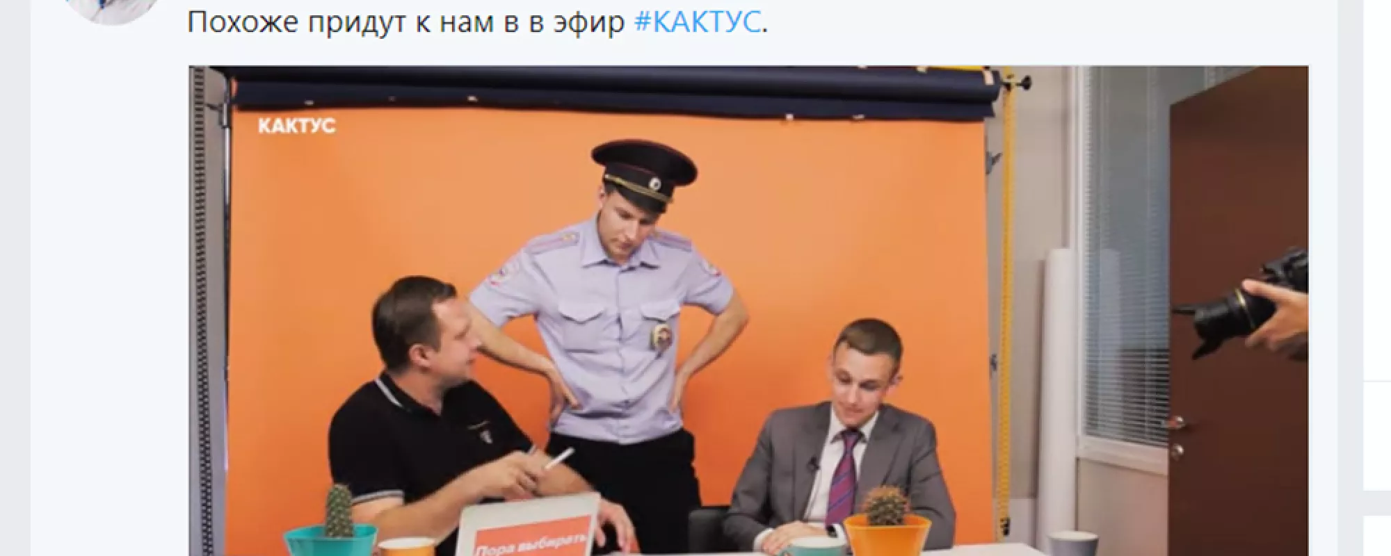К родителям главы московского штаба Навального пришли полицейские. А потом к нему в эфир