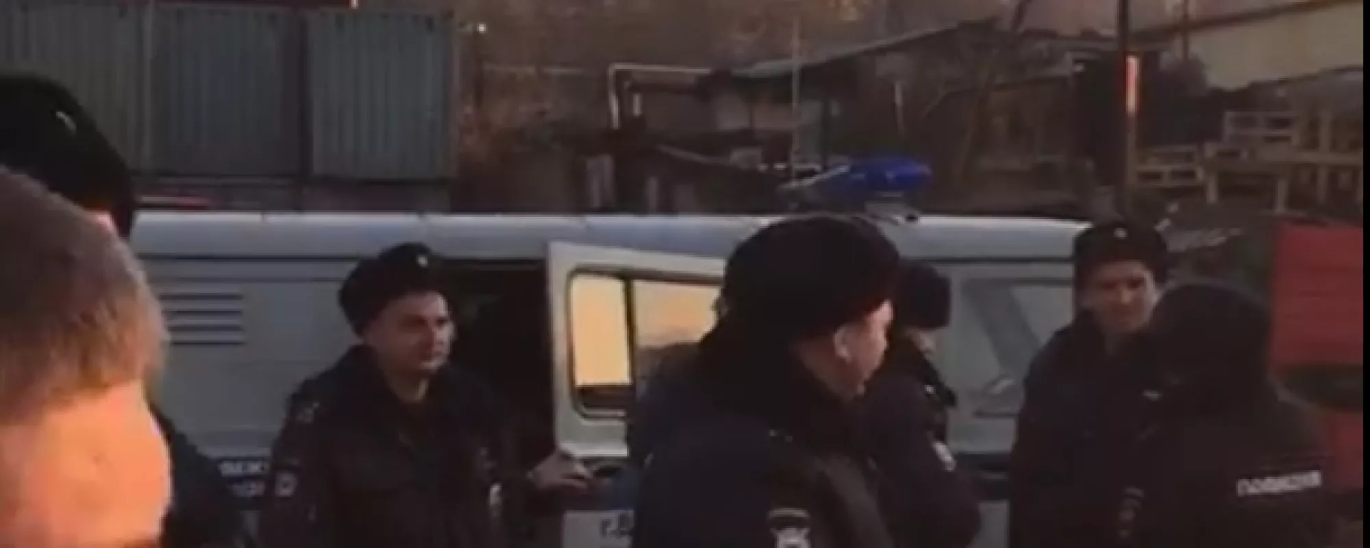 Во Владивостоке на собрании дальнобойщиков задержаны люди
