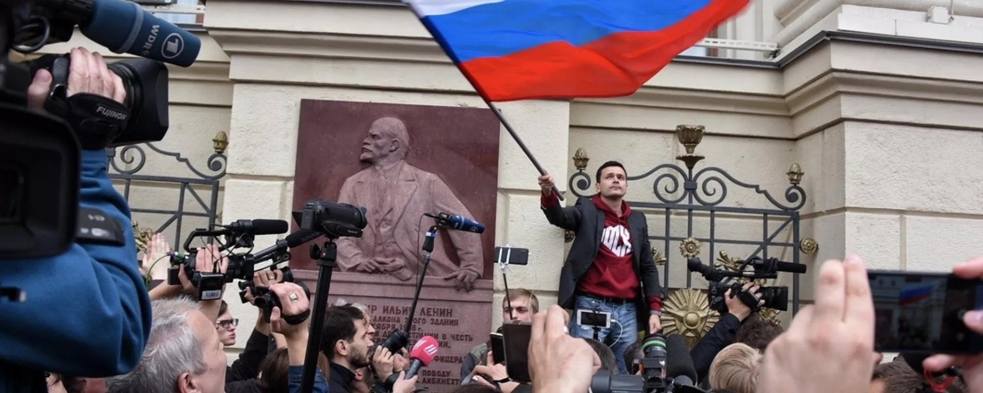 Илью Яшина снова задержали на выходе из спецприемника