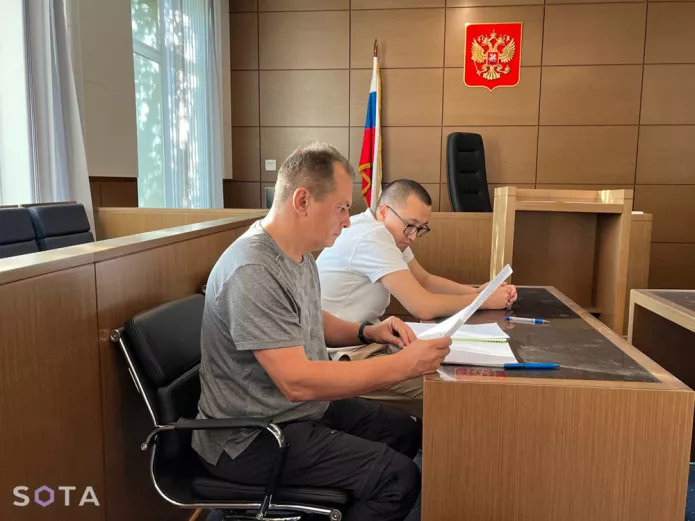Vladimir Egorov, the Golos movement’s coordinator, in the Dorogomilovsky District Court of Moscow. He was arrested for 15 days for disobeying the demands of police officers during a search, August 17, 2023 / Photo: SOTA