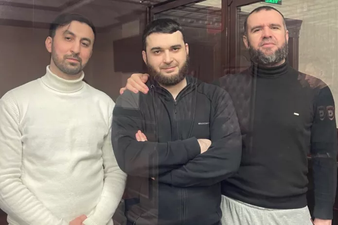 From left to right: Kemal Tambiev, Abdulmumin Gadzhiev, Abubakar Rizvanov in court / Photo: Support Group for Abdulmumin Gadzhiev
