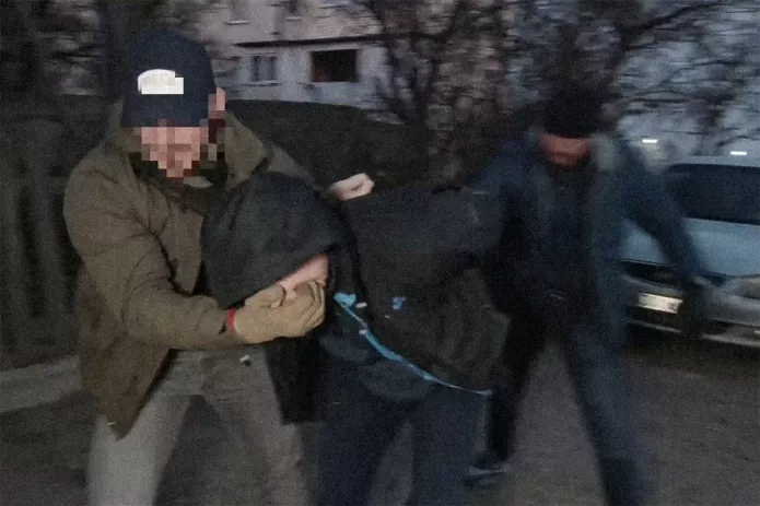 Apprehension of Dmitry Papenko / Screenshot from a video published by the FSB