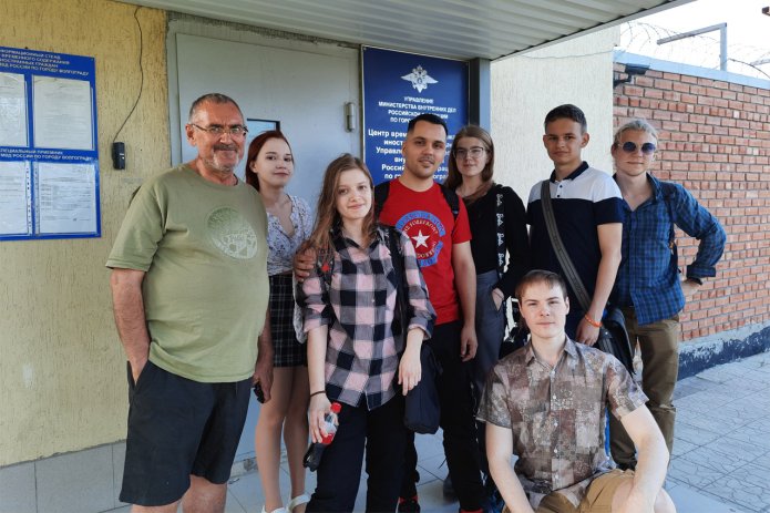 <em>Marya Khudoyarova and Yevgeny Kochegin with a group of supporters as they leave the detention center in Volgograd, on May 17, 2021. They were arrested two days apart for 25 days because of a rally in support of Aleksey Navalny on April 21, 2021 / Photo courtesy of Yevgeny Kochegin</em>