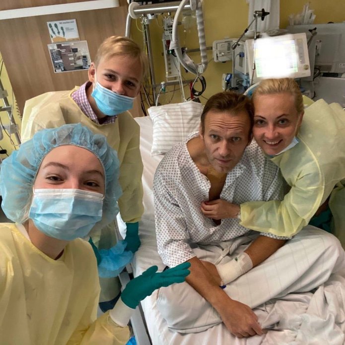 Алексей Навальный после выхода из комы / Фото со страницы Навального в инстаграме