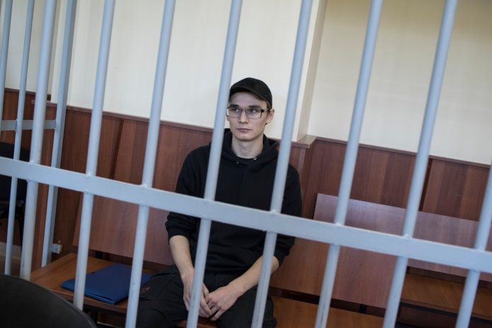 Азат Мифтахов на суде по продлению ареста, июнь 2019 года / Фото: <a href="https://novayagazeta.ru/articles/2019/06/07/80810-dissertatsiyu-pisat-budet-v-sizo" target="_blank">Виктория Одиссонова для «Новой газеты»</a>