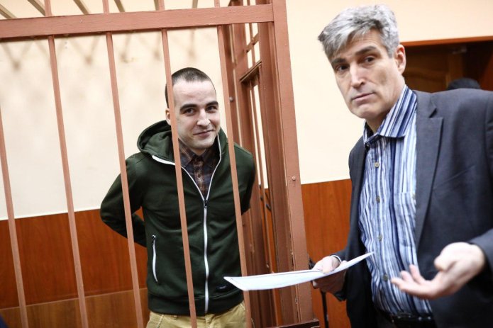Юлий Бояршинов со своим адвокатом Алексеем Царевым / Фото: Давид Френкель
