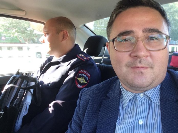 Раушан по дороге в суд после составления протокола в полиции, куда его забрали из школы / Фото: Раушан Валиуллин