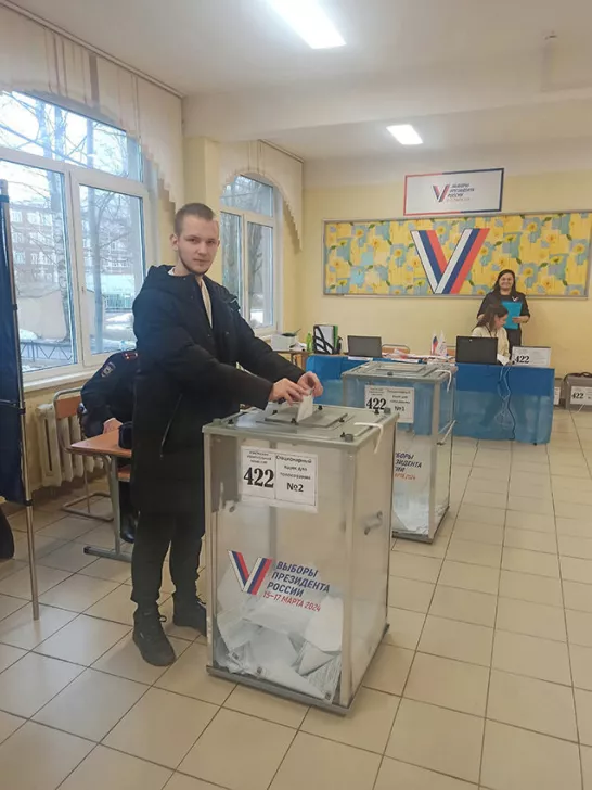 Один из избирательных участков в здании лицея № 150 / Фото: паблик «Вконтакте» «Лицей № 150 Калининского района»